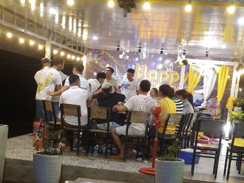 Khách hàng tại Chồi Ông Một